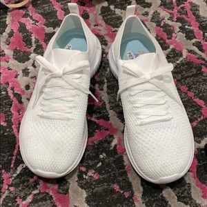 Sketchers white size 7